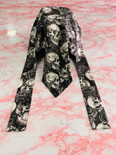 Load image into Gallery viewer, Skull & Roses Skull Cap