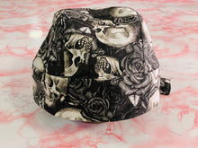 Load image into Gallery viewer, Skull & Roses Skull Cap