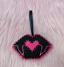 Load image into Gallery viewer, Ai Atelier Lovely Lip Fangs Black Ornament
