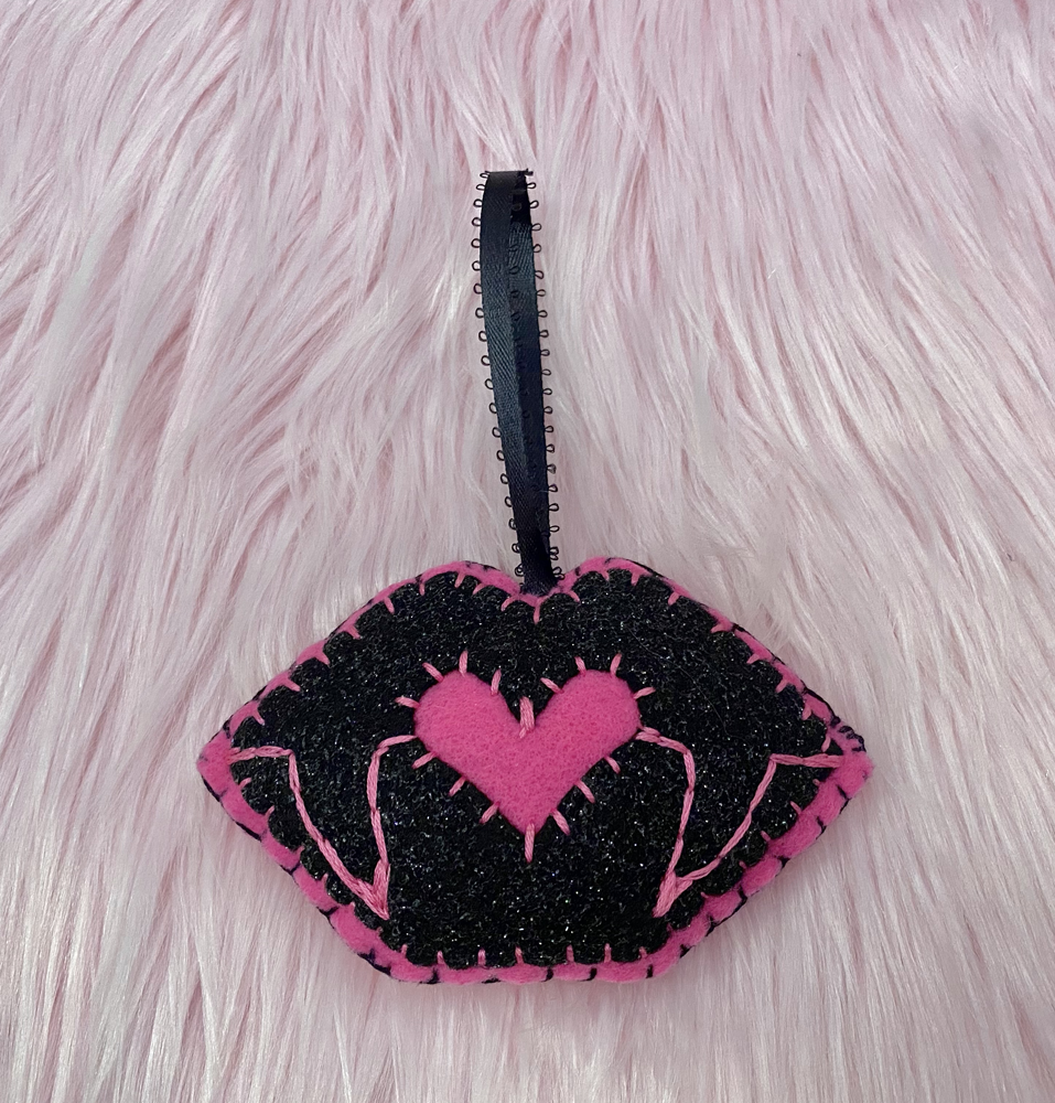 Ai Atelier Lovely Lip Fangs Black Ornament